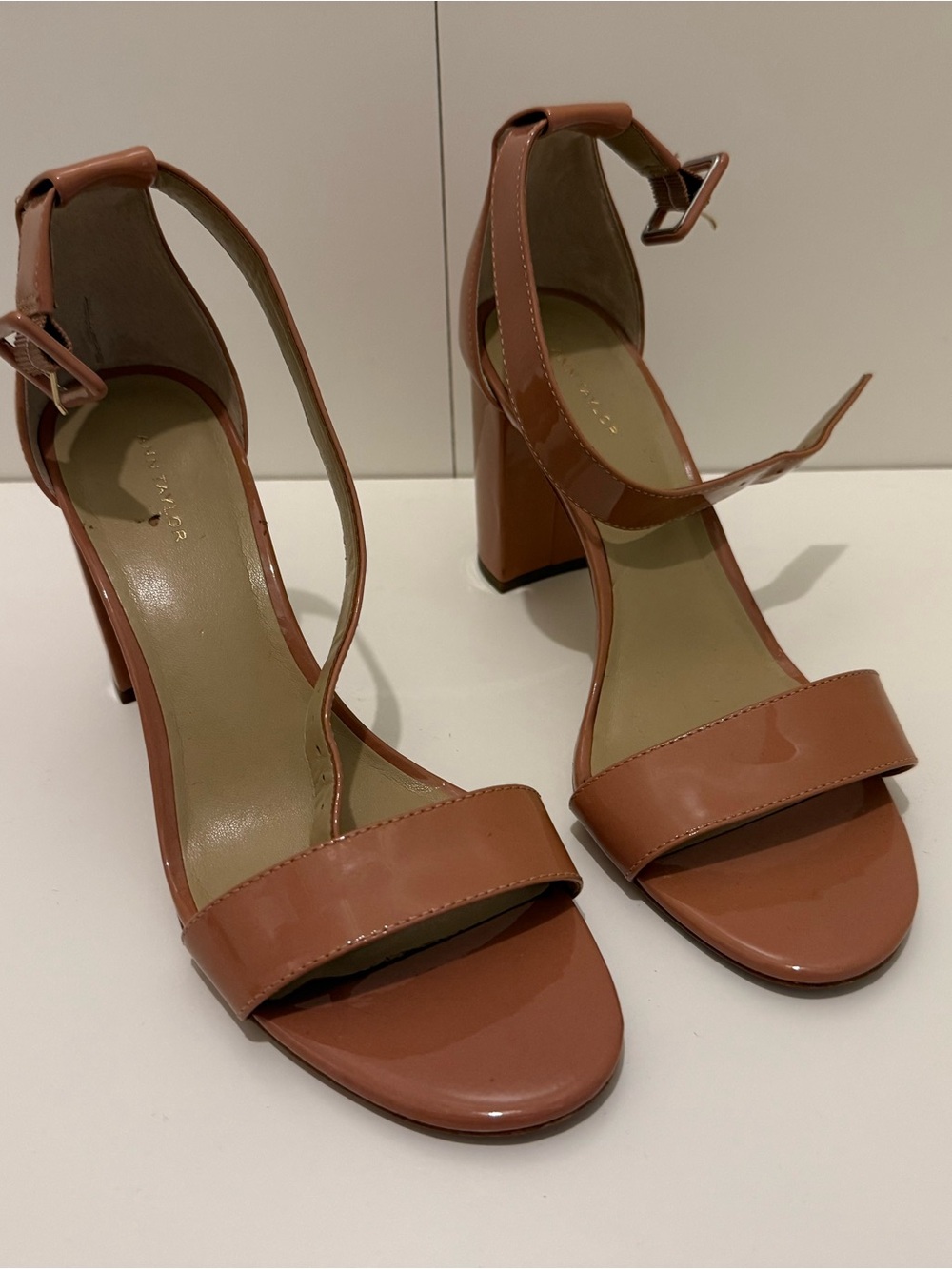 Ann Taylor Patent Leather Block Heel Sandals in Dusty Rose